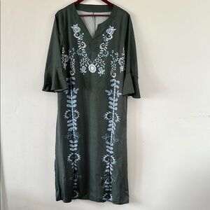 Casual Green V-Neck Dress with Dolman Sleeves